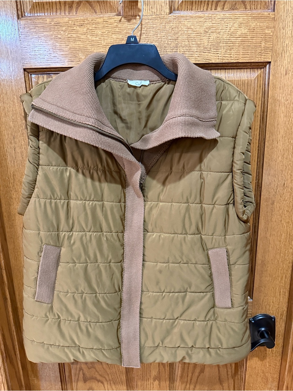 Easel Los Angeles puffer vest. Measured like a size L.